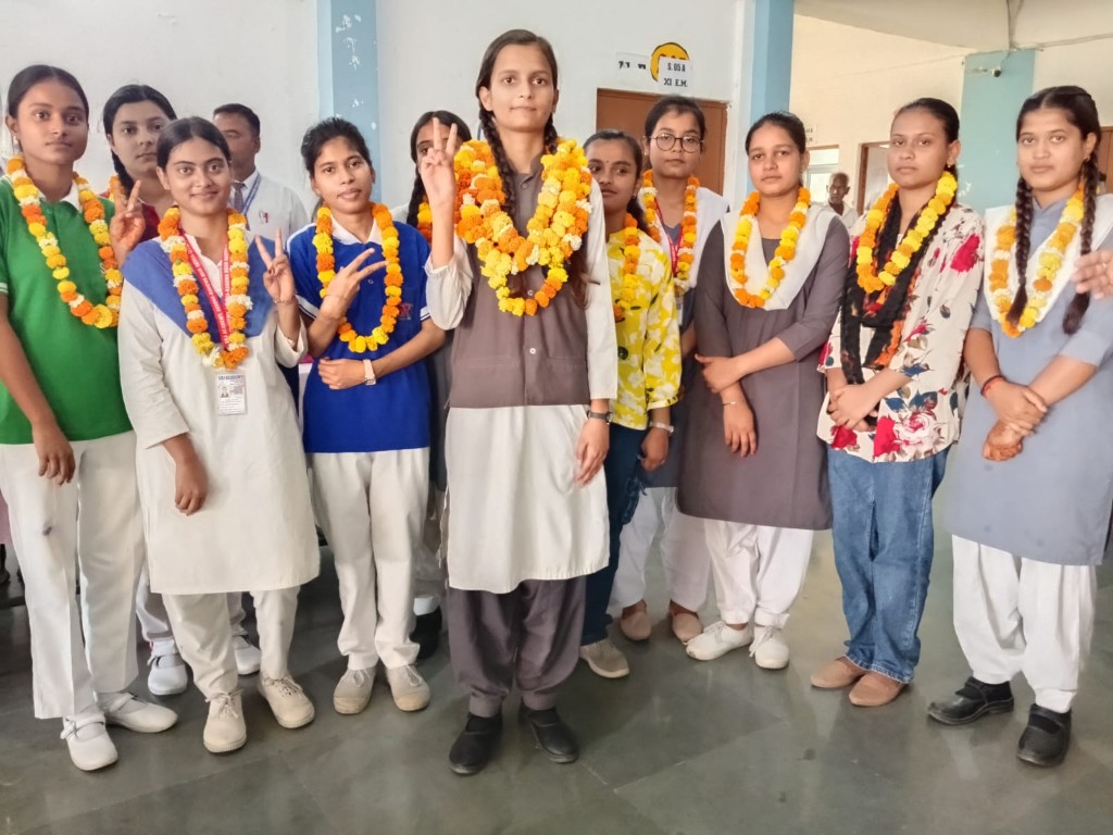 SRJ Academy honouring toppers